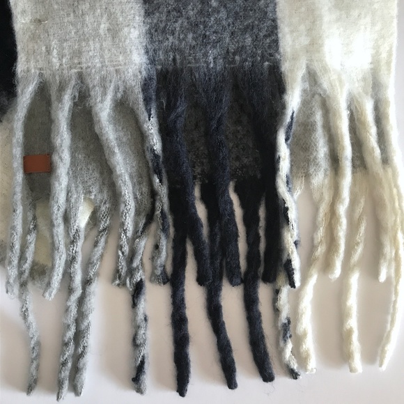 Fry & Co. Soft Navy Grey Cream Fringe Oblong Scarf - Picture 10 of 12